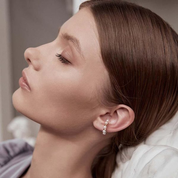 Exquisite Pearl Ear Cuff - Image 2