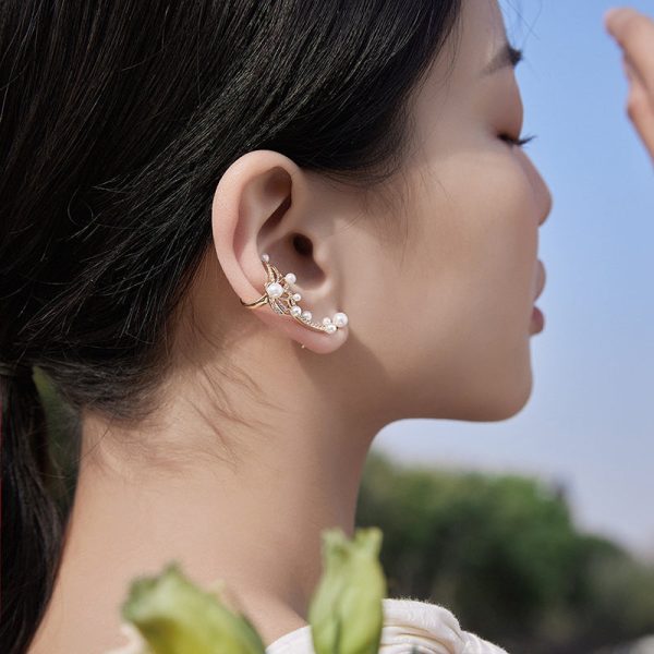 Charming Butterfly Ear Cuff Earring - Image 3
