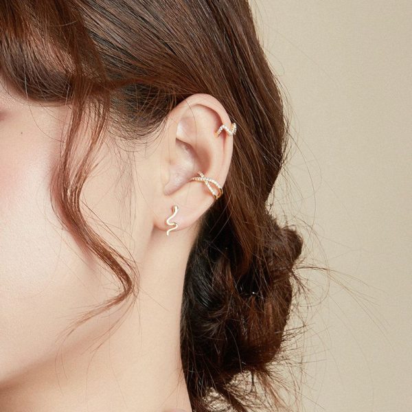 Simple Metal Line No Piercing Ear Cuff - Image 2